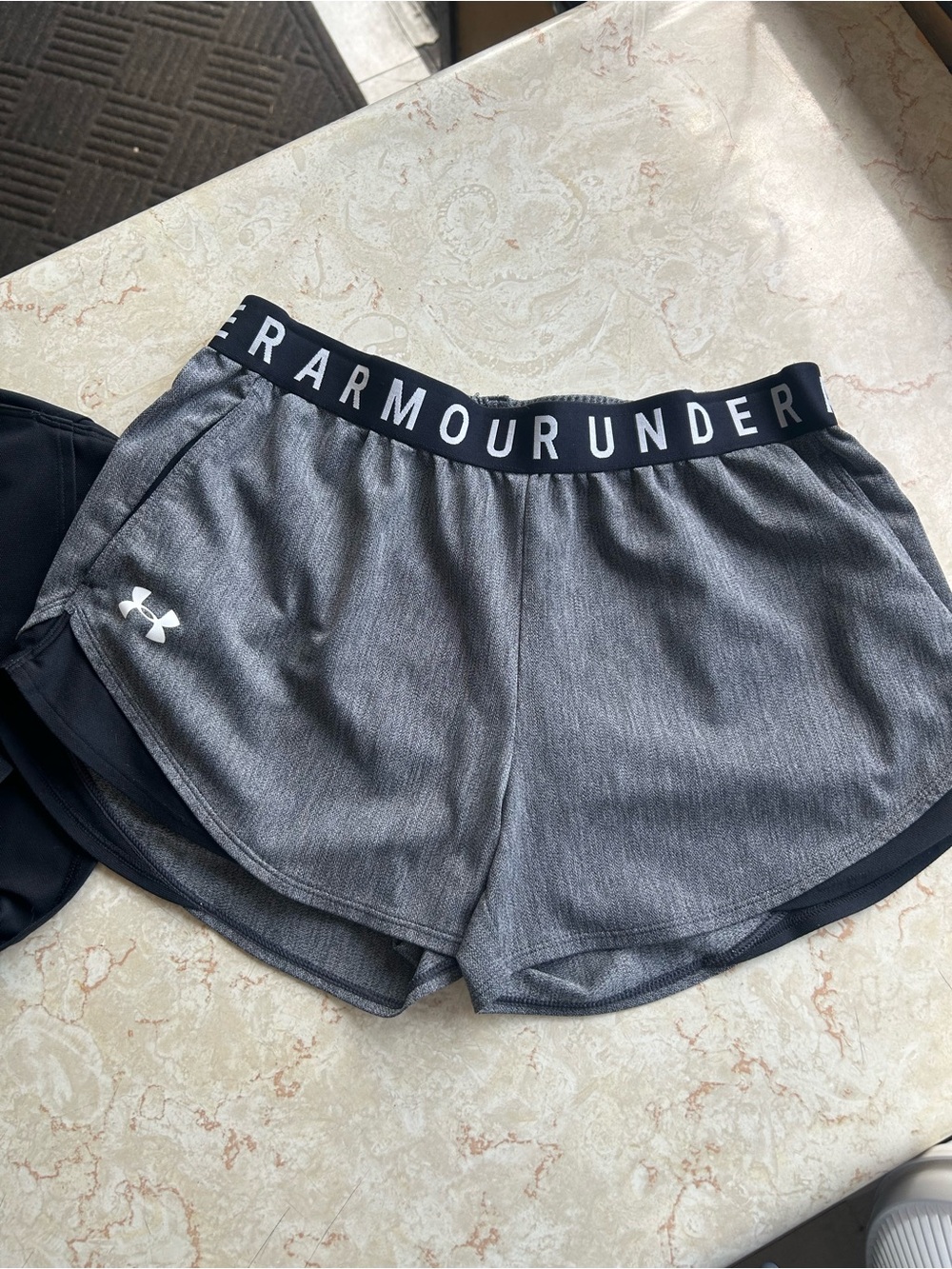 2 pair Under Armour Women Athletic Shorts Black & Gray size Med 8-10 - Picture 3 of 6